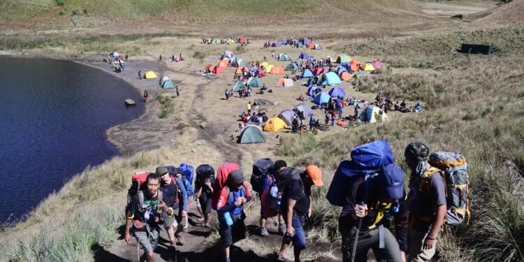 Aktivitas Gunung Semeru Naik ke Level IV, Pendakian Ditutup dan 187 Pendaki Berhasil Dievakuasi 1 Gunung Semeru