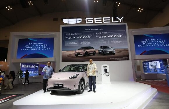 Geely Tampil Perdana di GJAW 2025, Resmi Buka Program Pre-Book Geely EX2 1 GEELY