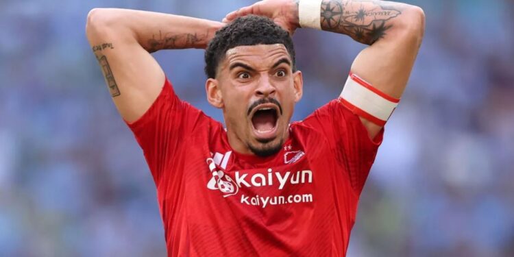 Manchester City Bertengger di Puncak Liga Inggris 1 EKSEKUSI MELESET: Morgan Gibbs-White gagal mengeksekusi umpan silang Igor Jesus ke kotak penalti pada Boxing Day Premier League pada Sabtu (27/12/2025) malam. (Foto: Gilabola.com)