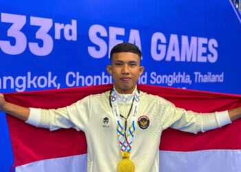 DEBUT POSITIF: Atlet kickboxing Indonesia, Riyan Jefri Hamonangan Lumbanbatu, mempersembahkan medali emas pada SEA Games 2025 Thailand. (foto: dok/kemenpora.go.id)