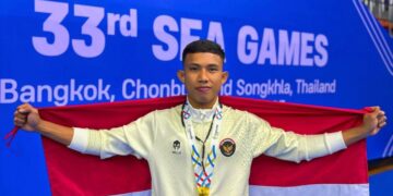DEBUT POSITIF: Atlet kickboxing Indonesia, Riyan Jefri Hamonangan Lumbanbatu, mempersembahkan medali emas pada SEA Games 2025 Thailand. (foto: dok/kemenpora.go.id)