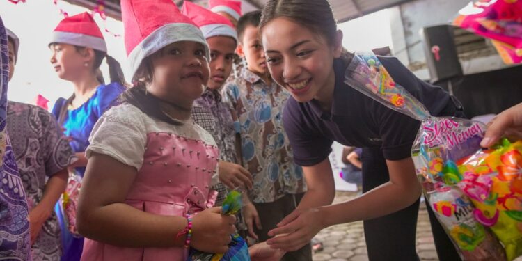 Indosat Berbagi Kasih Tebar Kehangatan Natal untuk Anak-Anak Komunitas Rentan 1 INDOSAT