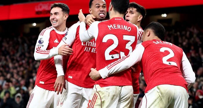PULANG MENANG: Arsenal berhasil membuat Chelsea tunduk 3-2 dalam laga Carabao Cup 2025/2026 di Stamford Bridge, London, Inggris pada Kamis (15/1/2026) dini hari. (FOTO: REUTERS/David Klein)