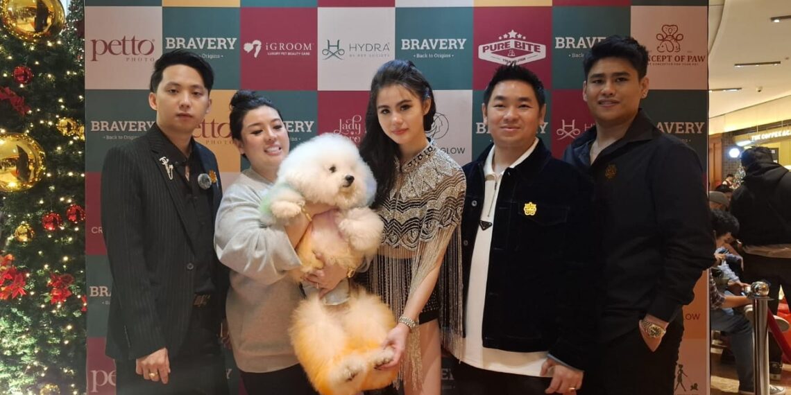 Zoe Levana Puji Inovasi “Ice Skating” Bareng Anabul di Event Enchanted Noel & Dog Lover