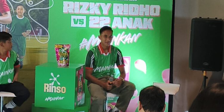 Rizky Ridho Turun ke Lapangan, Suarakan Pentingnya Anak Berani Main Lewat Kampanye #Mainkan Rinso