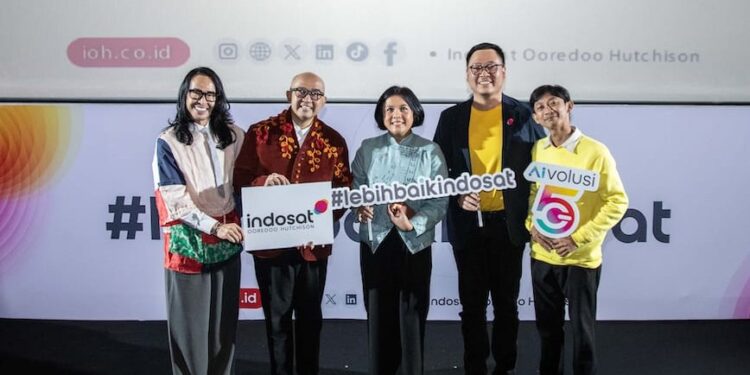 JAGA SILATURAHMI: SPV Head of Corporate Communication Indosat atau IOH Ovidia Nomia (tengah) saat peluncuran kampanye #LebihBaikIndosat di CGV Grand Indonesia, Tanah Abang, Jakarta Pusat pada Jumat (20/2/2026). (FOTO: WAYTRI/KORANINDOPOS.COM)