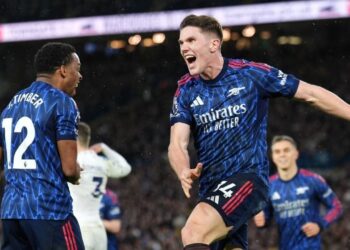 AKSI SUPERIOR: Viktor Gyokeres merayakan gol ketiga Arsenal bersama Jurrien Timber saat menghadapi Leeds United pada Sabtu (31/1/2026) malam WIB. (Foto: (c) Mike Egerton/PA via AP)