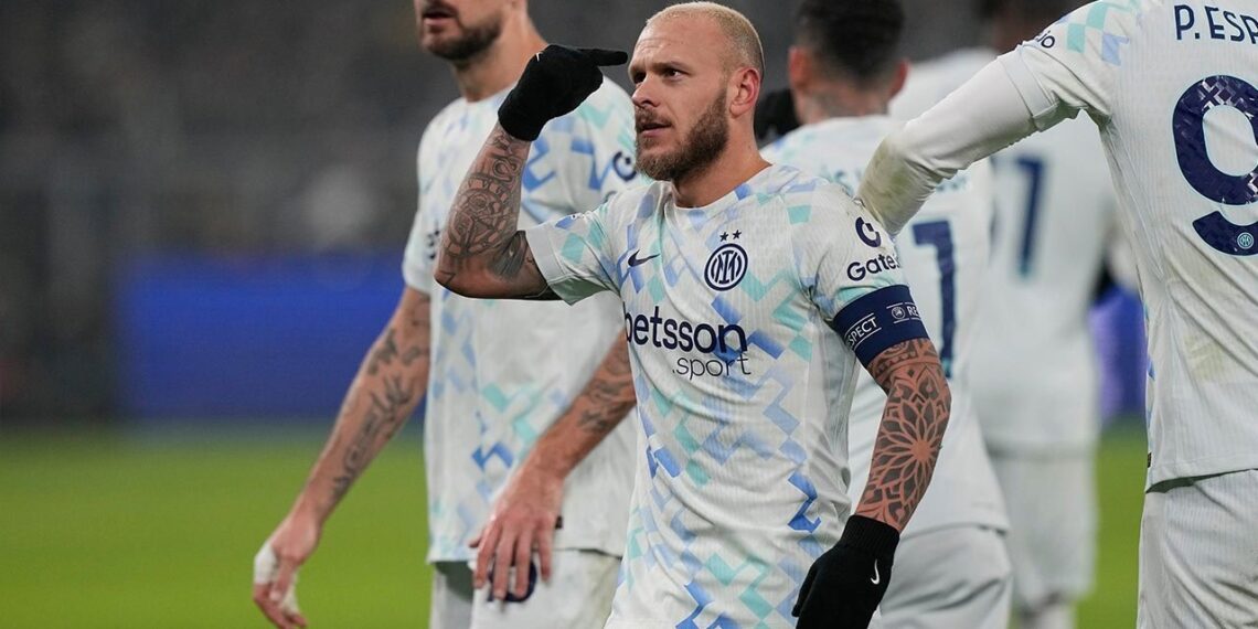 PERFORMA ELITE: Bek Inter Milan Federico Dimarco semakin agresif. (Foto: (c) AP Photo/Martin Meissner)
