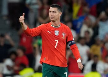 AKSI PROTES: Penyerang dan kapten Timnas Portugal, Cristiano Ronaldo, saat tampil di Kualifikasi Piala Dunia 2026 melawan Hungaria pada 14 Oktober 2025. (Foto: Dok/(c) AP Photo/Armando Franca)