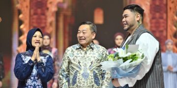 ​Pesona Mediterania di Panggung Garis Poetih: Ivan Gunawan Rilis Koleksi Raya 2026 yang Elegan