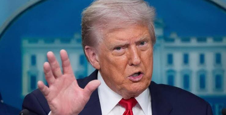 DIHUJAT PUBLIK: Presiden Amerika Serikat Donald Trump saat pidato. (Foto Ilustrasi: Dok/AP)
