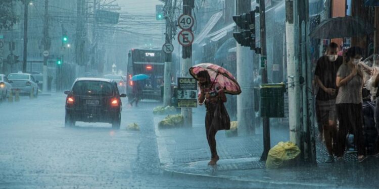 HUJAN LEBAT: BMKG mengeluarkan peringatan dini cuaca buruk di wilayah Jabodetabek. Peringatan tersebut dikeluarkan untuk periode Minggu (1/2/2026) – Senin (2/2/2026). (Foto Ilustrasi: rri.co.id/pexels/ist)