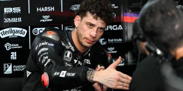 TETAP REALISTIS: Marco Bezzecchi enggan pusingkan rumor Aprilia terhadap Francesco Bagnaia. (Foto Ilustrasi: Sportal.eu)