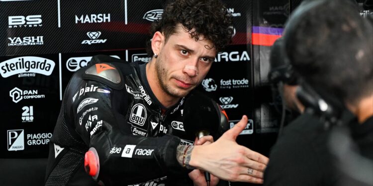 TETAP REALISTIS: Marco Bezzecchi enggan pusingkan rumor Aprilia terhadap Francesco Bagnaia. (Foto Ilustrasi: Sportal.eu)