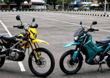 SI PERUSAK PASAR: Kawasaki D-Tracker 150 SE (kiri) vs Honda X-Tracker 150. (Foto Ilustrasi: AP MOTOR.co.id)