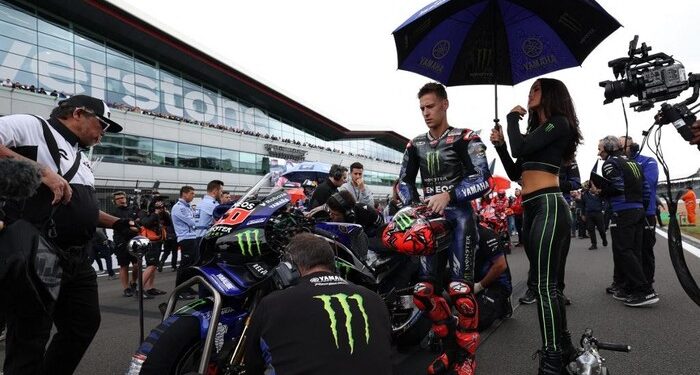 BELUM PUAS: Fabio Quartararo mengaku motor Yamaha tunggangannya sulit mengejar motor tim pabrikan lain dalam tes MotoGP di Sepang. (Foto: AFP/ADRIAN DENNIS)