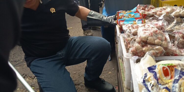 Menteri LH hingga Kapolda Metro Gelar Aksi Bersih Sampah di Pasar Kramat Jati