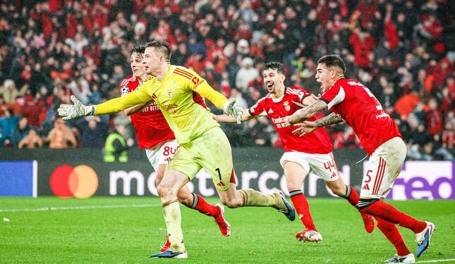 BERAKHIR DRAMATIS: Selebrasi kiper Benfica, Anatoliy Trubin usai mencetak gol ke gawang Real Madrid di Liga Champions. (Foto: (c) dok.SLBenfica)