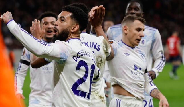 HASIL POSITIF: Selebrasi skuad Aston Villa dalam laga versus Lille di leg pertama 16 besar Liga Europa 2025/2026 pada Jumat (13/3/2026). (Foto: (c) AP Photo/Jean-Francois Badias)