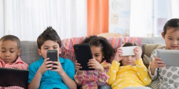 Menkes Soroti Cyberbullying, Pemerintah Wacanakan Larangan Media Sosial untuk Anak di Bawah 16 Tahun
