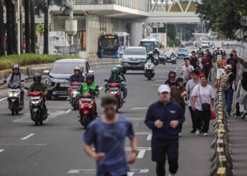 Warga Tetap Berolahraga di Jalan MH Thamrin Meski HBKB Ditiadakan Saat Libur Lebaran