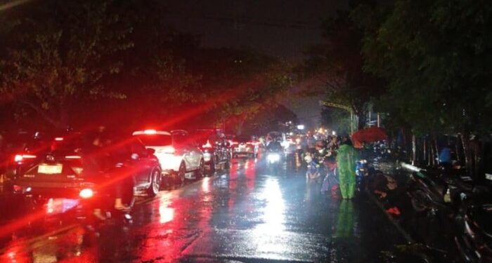 Banjir Rendam Jalur Pantura Pasuruan, Arus Lalu Lintas Lumpuh