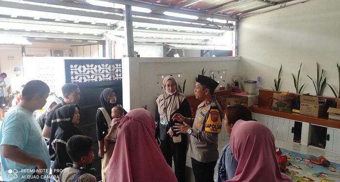 Puluhan Warga Tenjo Bogor Geruduk Rumah Terduga Pelaku Investasi Bodong Sembako 1 Puluhan Warga Tenjo Bogor Geruduk Rumah Terduga Pelaku Investasi Bodong Sembako