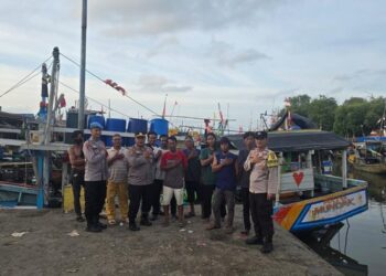 Polisi Patroli Pesisir Cituis Tangerang, Nelayan dan ABK Diimbau Patuhi Aturan Keselamatan