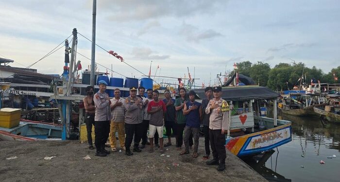 Polisi Patroli Pesisir Cituis Tangerang, Nelayan dan ABK Diimbau Patuhi Aturan Keselamatan