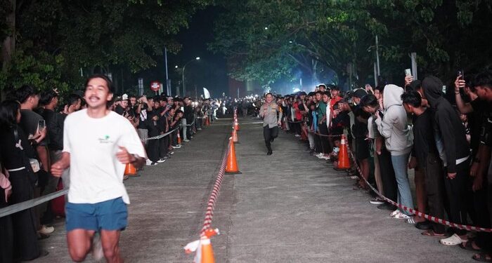Polisi Fasilitasi Lomba Lari Muda-Mudi Jelang Sahur di Stadion Pakansari Bogor