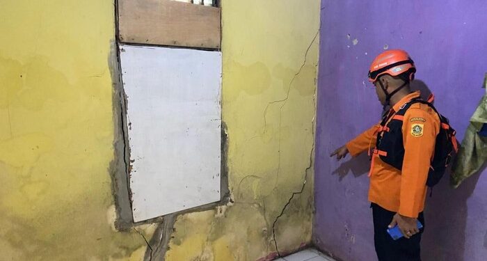 Tanah Bergerak Rusak 3 Rumah di Desa Gunung Putri, 9 Orang Mengungsi