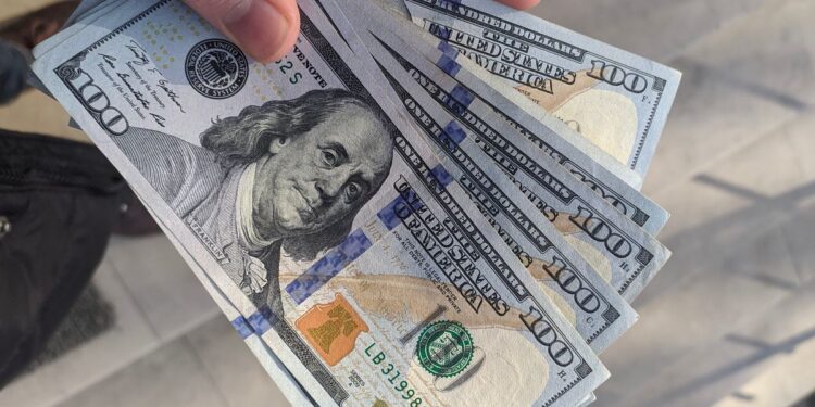 Dolar AS Menguat ke Rp 17.239, Rupiah Tertekan di Awal Perdagangan