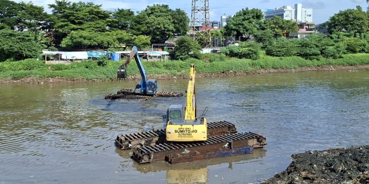 Pemprov DKI Manfaatkan El Nino untuk Percepat Normalisasi Sungai