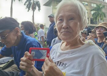 Senangnya Lansia Nikmati Transportasi Gratis: MRT Jakarta Jadi Pilihan Bebas Macet dan Hemat