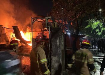 Percikan Mirip Kembang Api di Depok Ternyata Kebakaran Gudang Ekspedisi
