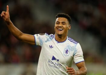 JALAN MULUS: Penyerang Aston Villa, Ollie Watkins, melakukan selebrasi usai mencetak gol ke gawang Lille di leg pertama 16 besar Liga Europa pada 13 Maret 2026. (Foto: (c) AP Photo/Jean-Francois Badias)