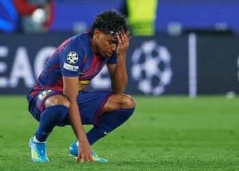 TELAN KEKALAHAN: Reaksi kecewa Lamine Yamal setelah laga leg pertama perempat final Liga Champions antara Barcelona vs Atletico Madrid di Camp Nou pada Kamis (9/4/2026). (Foto: (c) AP Photo/Joan Monfort)