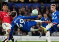 JALAN TERJAL: Alejandro Garnacho coba melepas tendangan akrobatik dalam laga Liga Inggris antara Chelsea vs Manchester United di Stamford Bridge pada Minggu (19/4/2026). (Foto: (c) AP Photo/Kirsty Wigglesworth)