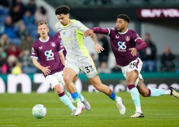 HASIL POSITIF: Aksi Nico OReilly dalam laga Burnley vs Manchester City di Liga Inggris 2025/2026 pada Kamis (23/4/2026). (Foto: (c) AP Photo/Dave Thompson)