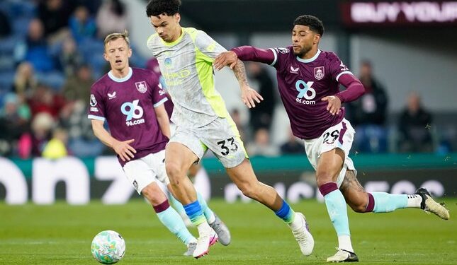 HASIL POSITIF: Aksi Nico OReilly dalam laga Burnley vs Manchester City di Liga Inggris 2025/2026 pada Kamis (23/4/2026). (Foto: (c) AP Photo/Dave Thompson)