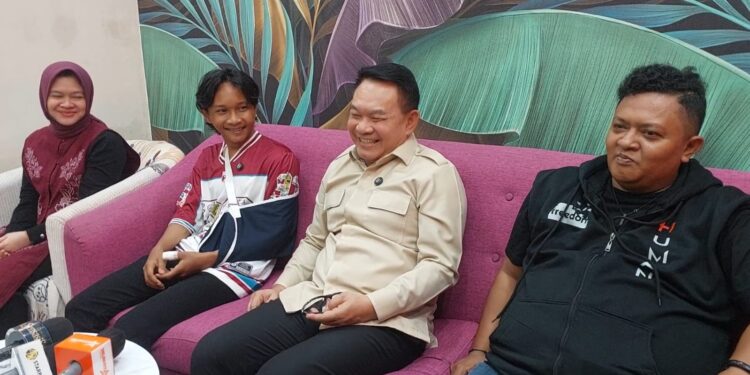 Proyek Lagu Baru Fajar Sadboy Resmi Ditunda Satu Bulan Akibat Cidera Tulang Geser Setelah Terjatuh dari Motor