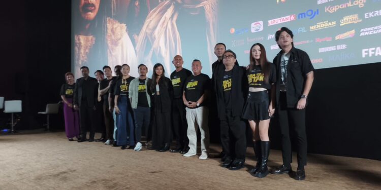 Oki Rengga Pilih Menunggu Reaksi Penonton di Premiere Film Tiba-Tiba Setan