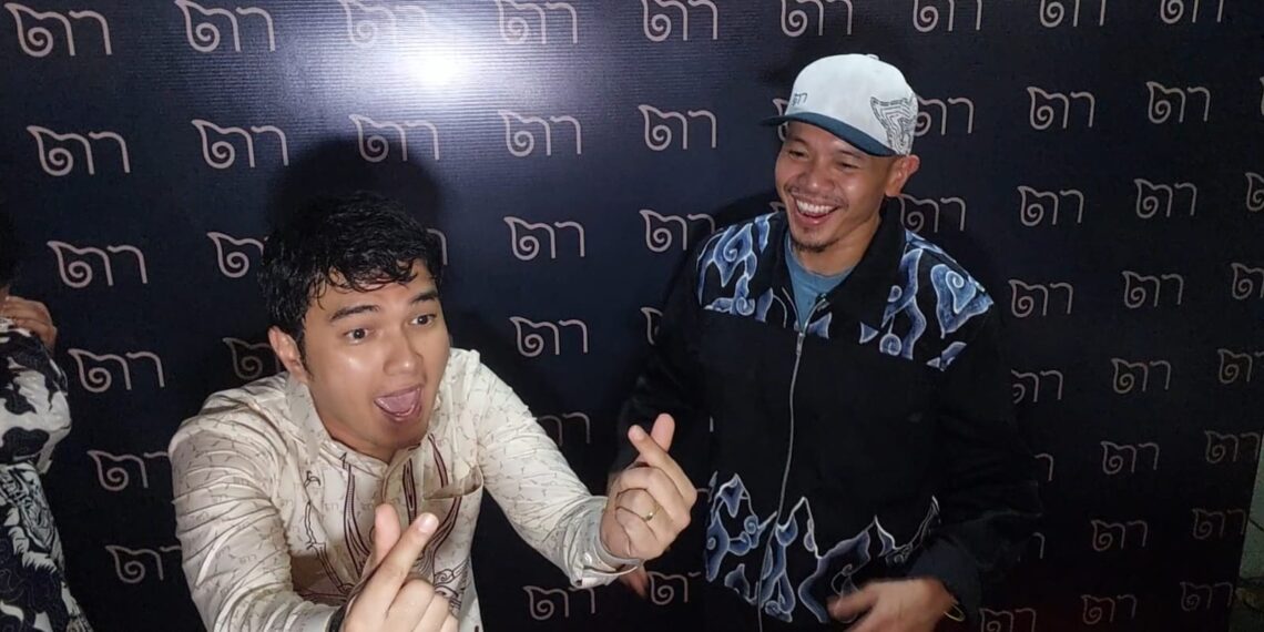 Dari Jualan Burger ke New York, Aksi Sujud Syukur Aldi Taher Bakal Gebrak Panggung Fashion Dunia