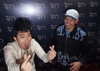 Dari Jualan Burger ke New York, Aksi Sujud Syukur Aldi Taher Bakal Gebrak Panggung Fashion Dunia