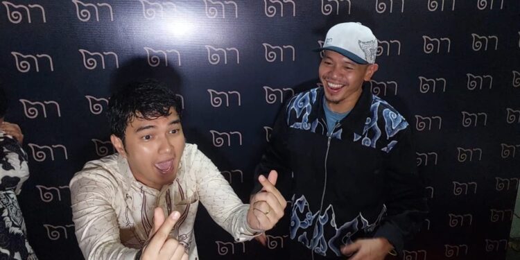 Dari Jualan Burger ke New York, Aksi Sujud Syukur Aldi Taher Bakal Gebrak Panggung Fashion Dunia