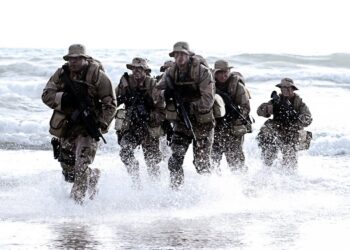 MISI RAHASIA: Pasukan elite Amerika Serikat US Navy SEAL menjadi sorotan usai disebut berhasil menyelamatkan pilot jet tempur F-15E yang terjebak di Iran usia jetnya ditembak jatuh pekan lalu. (Foto Ilustrasi: liberalarts.utexas.edu)