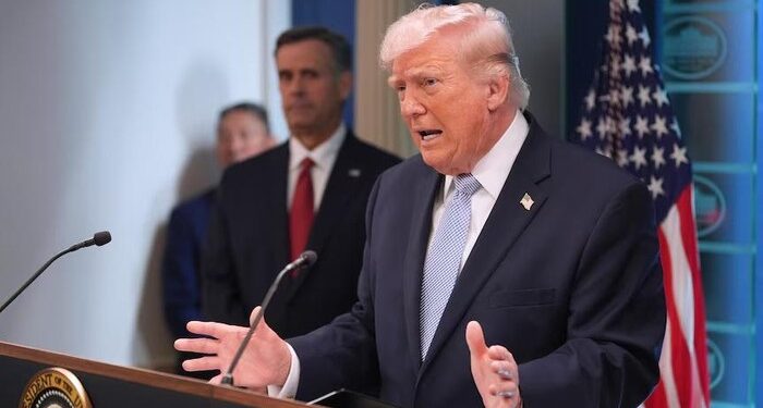 ANTIKRITIK: Presiden Donald Trump berbicara dengan wartawan di Ruang Konferensi Pers James Brady di Gedung Putih di Washington beberapa waktu lalu. (Foto: AP/Alex Brandon)