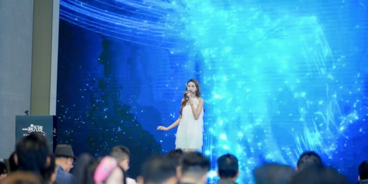 PANGGUNG MANCANEGARA: Penyanyi Mandarin asal Jember, Jawa Timur, Icha Yang, menyanyikan lagu Mandarin dalam program Qing Chun Chuang·Ge di televisi ternama Tiongkok, Hunan TV. (Foto: Dok/Icha Yang)