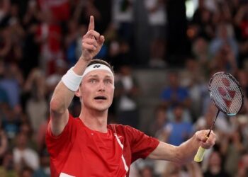 AKHIR KARIR: Viktor Axelsen memutuskan pensiun dari bulutangkis. (Foto Ilustrasi: Michael Reaves/Getty Images)