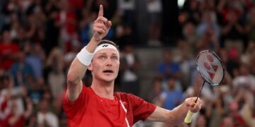 AKHIR KARIR: Viktor Axelsen memutuskan pensiun dari bulutangkis. (Foto Ilustrasi: Michael Reaves/Getty Images)